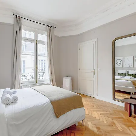 Grand Luxe - Trocadero Apartment *